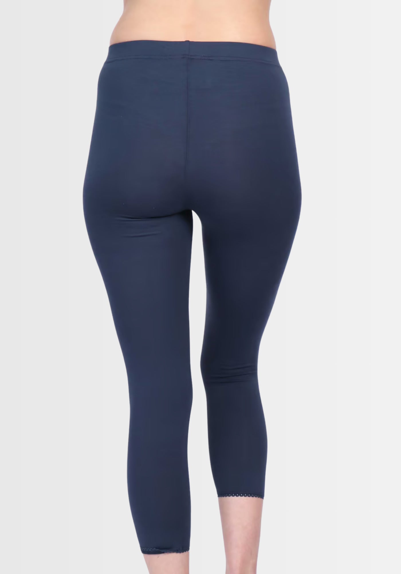 Dunkelblaue Leggings „Antje“ von Sorgenfri Sylt in der Rückansicht, aus weichem Viskose-Elasthan-Mix, mit elastischem Bund und figurbetontem Schnitt.
