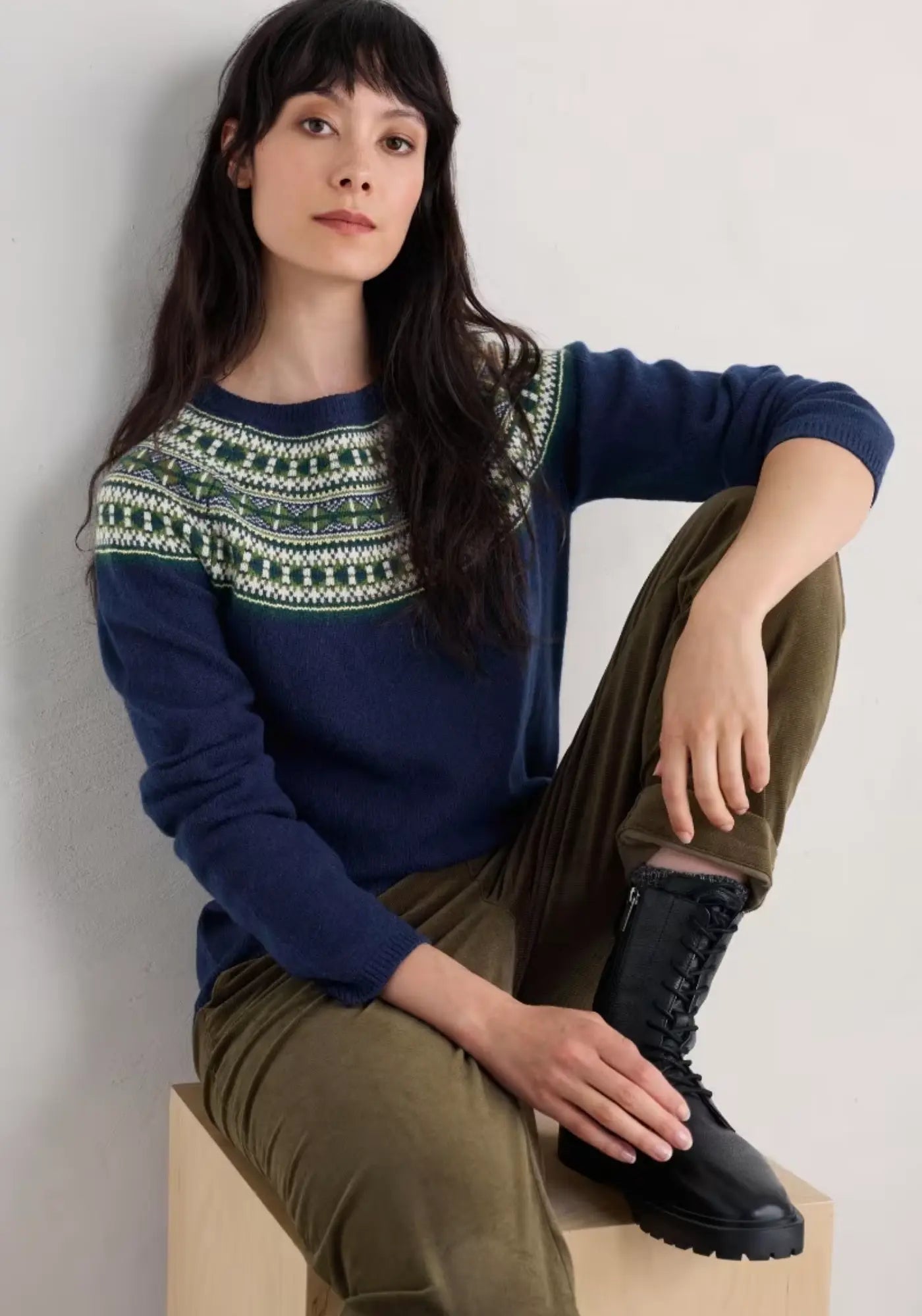 Strickpullover mit lockerer Passform, gefertigt aus nicht-mulesierter Merinowolle, hergestellt nach Ethical Trading Policy.