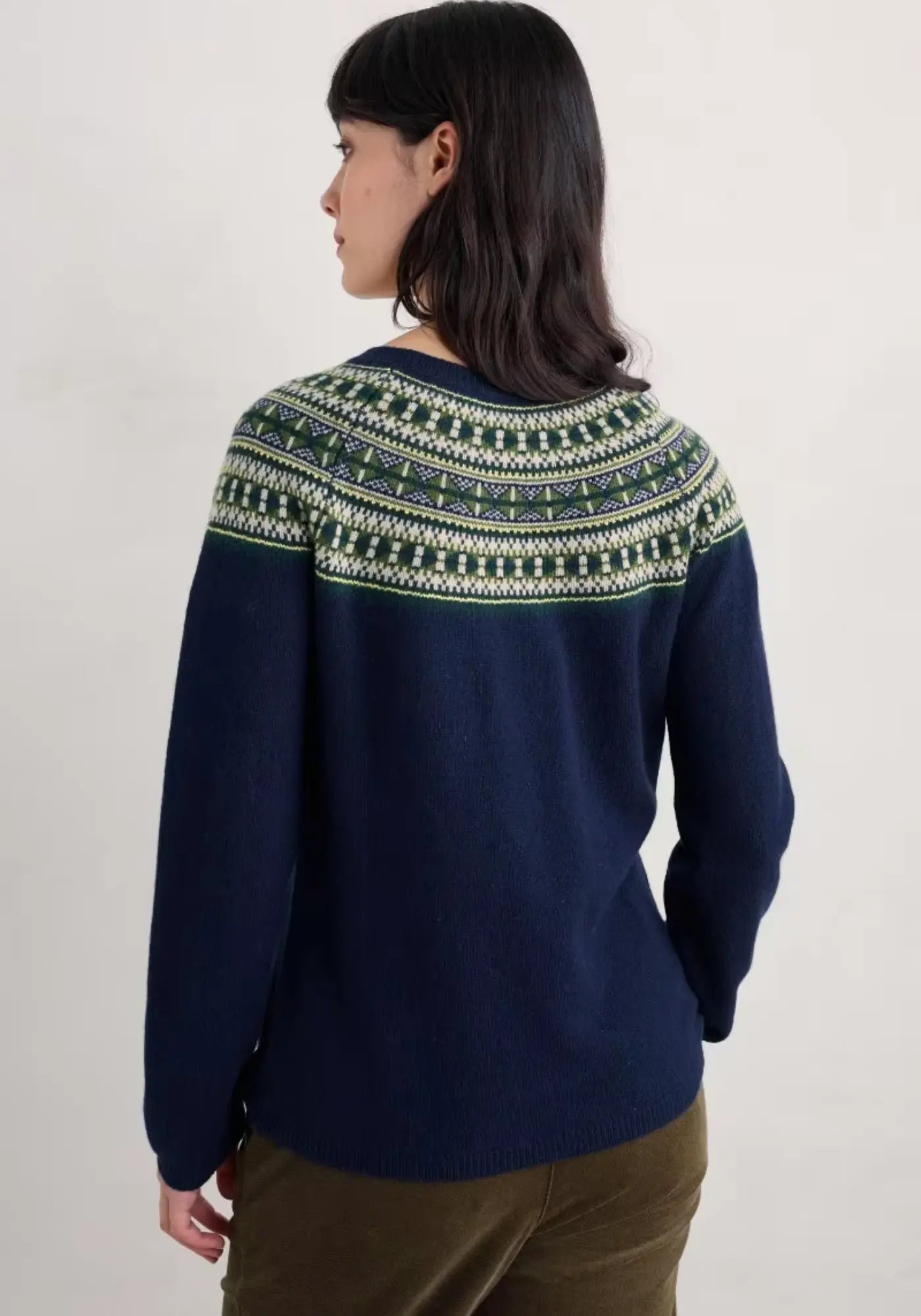 Gemütlicher Pullover mit Fair Isle Muster in Cornish Farben, leicht kombinierbar und ideal für kalte Tage.