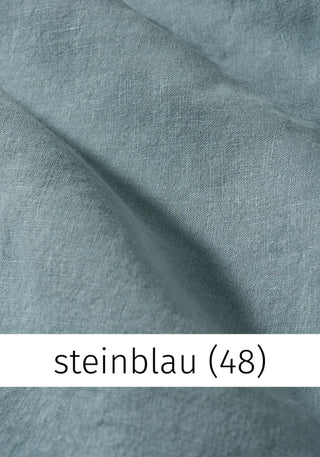 Detailansicht des steinblauen Leinenschals aus 100 % Leinen mit feiner Webstruktur von Heidekönigin.