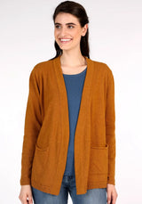 Entdecke die Rachel Strickjacke in Orange! Lässiger Cardigan mit aufgesetzten Taschen und weicher Wollmischung. Perfekt kombinierbar für jeden Look.