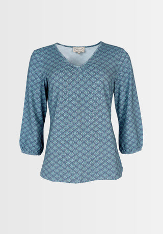 Detailansicht der elastischen Gummibündchen an den 7/8-Ärmeln des Shirts „Andria“ in Dunkelblau. Dieses Design-Element verleiht dem Oberteil einen modernen, zugleich komfortablen Look.

