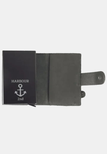 Geöffnete Harbour 2nd Geldbörse Robin 2 in Forest Green – Innenansicht mit ausgezogener Kartenhaltermechanik und Scheinfach