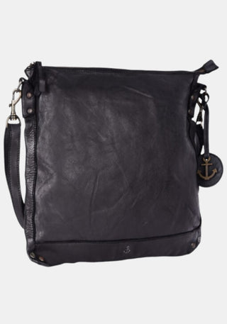 Schrägansicht Schultertasche Vera Harbour 2nd aus gewaschenem Rindleder – dark ash mit weichem Griff | Perspektive